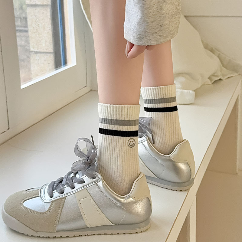 Women's spring and summer sports style mid-calf socks