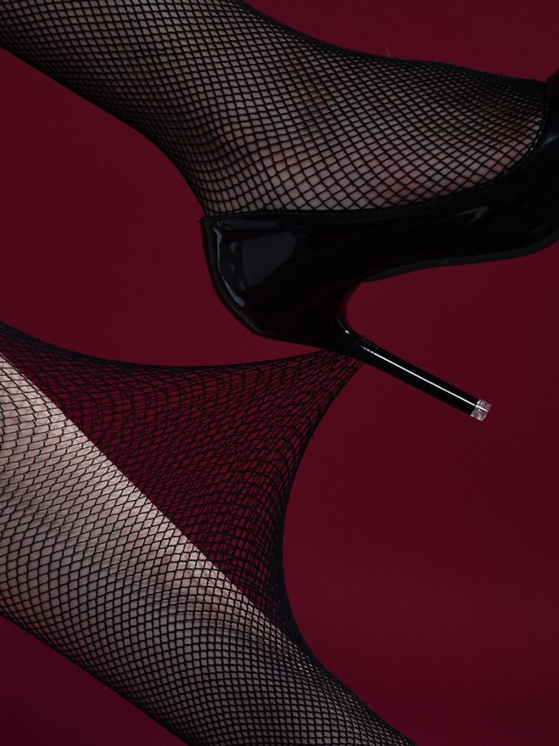 Black hollow hip-covering garter mesh stockings - Image 4
