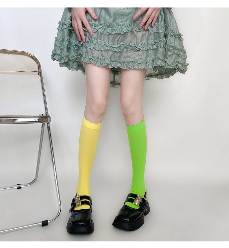 Personalized versatile colorful knee-high socks