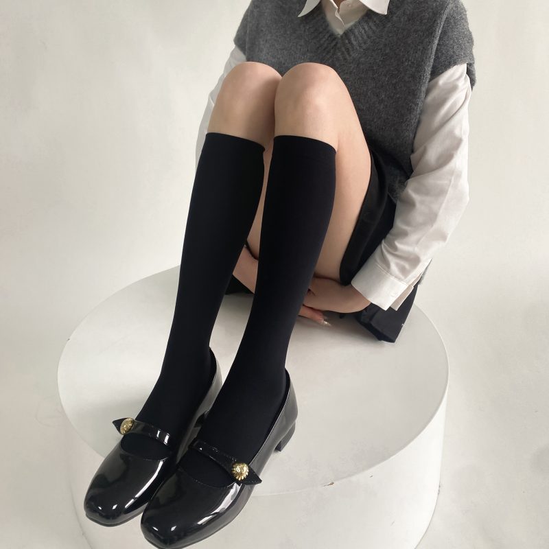 Personalized versatile colorful knee-high socks