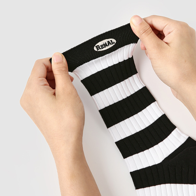 Fashion classic black and white striped casual men's mid-calf socks (5 pairs) - Image 9