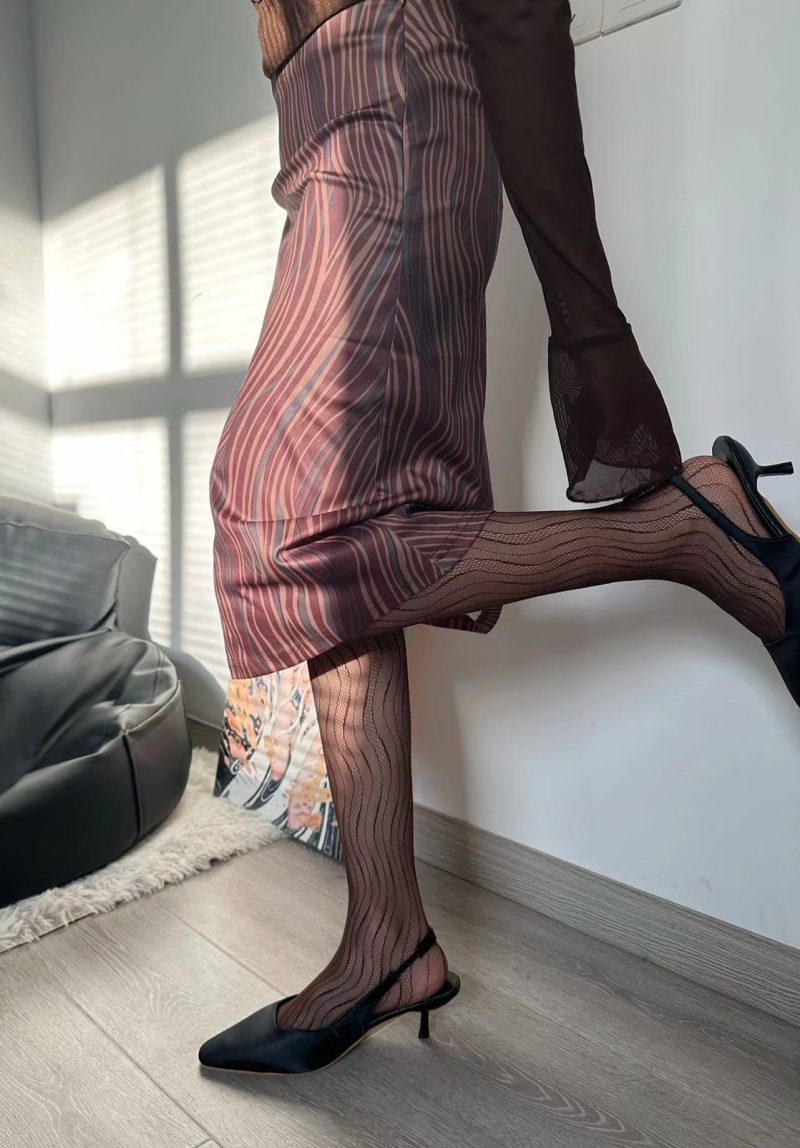 Women's Water Ripple Geometric Line Peach Pink Anti-snagging Fine Mesh Stockings