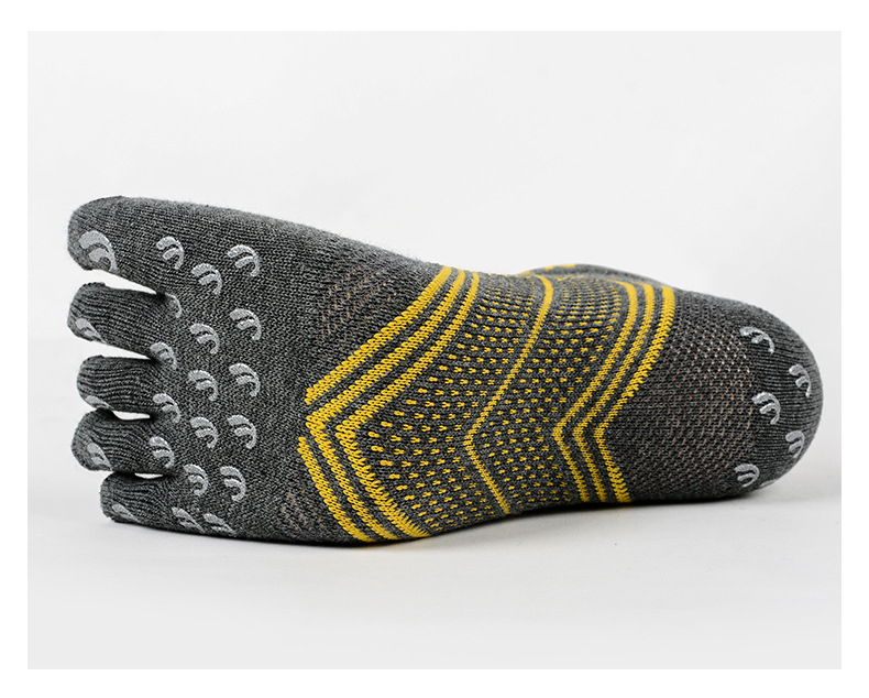 Men's breathable five-toe non-slip professional hiking socks