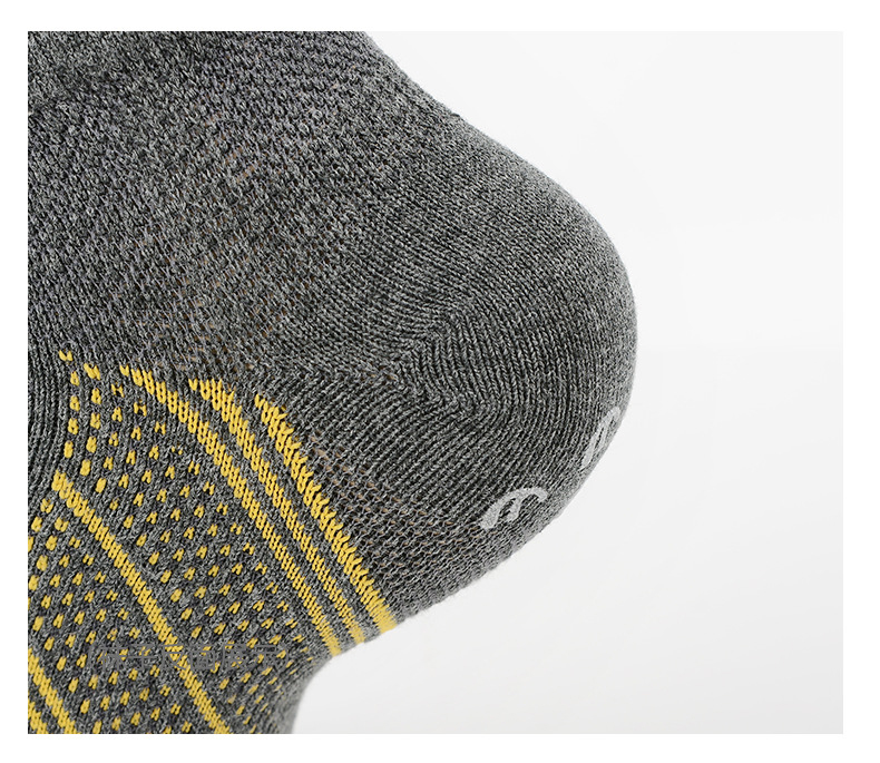 Men's breathable five-toe non-slip professional hiking socks