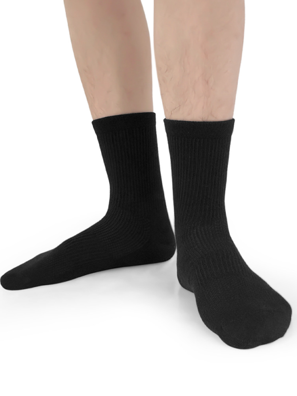 Men's black and white all-match simple autumn and winter cotton antibacterial boneless middle tube socks