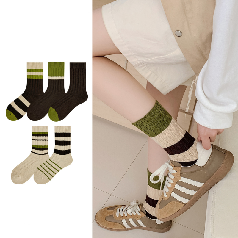 Women's Japanese retro knitted thick line autumn and winter new coffee green splicing contrast color women's socks