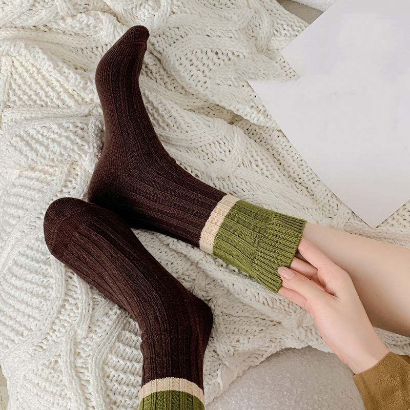 Women's Japanese retro knitted thick line autumn and winter new coffee green splicing contrast color women's socks - Image 3