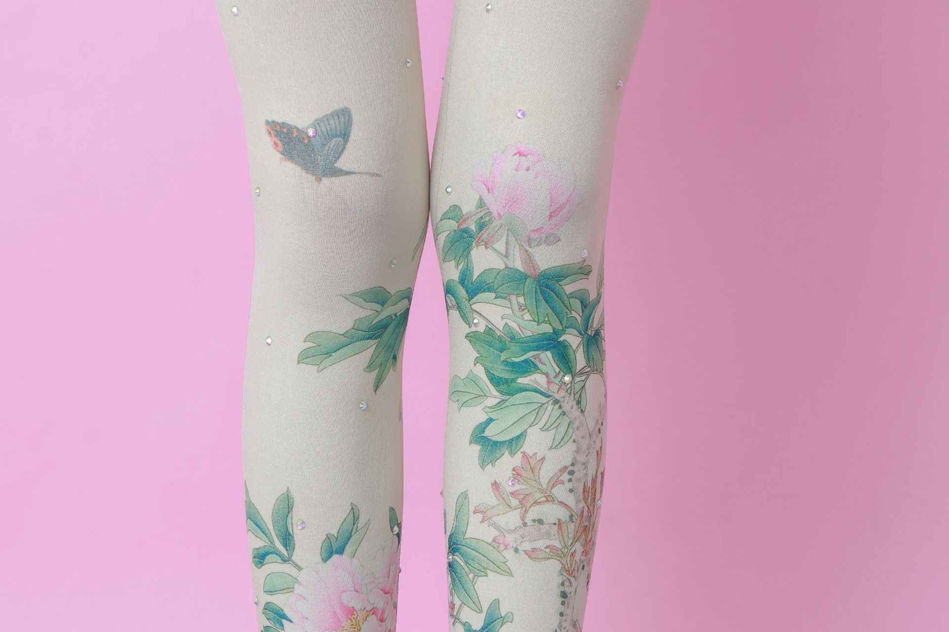 Floral Diamond Pantyhose: Patterned Tights for Women - Image 3
