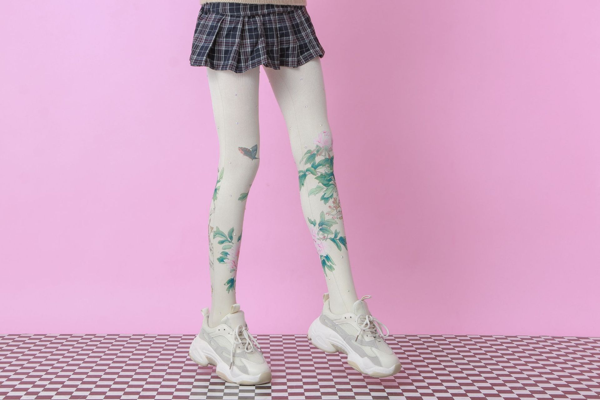 Floral Diamond Pantyhose: Patterned Tights for Women - Image 4