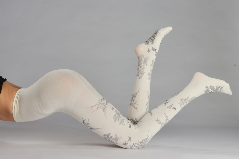 Abstract sketch element print tights