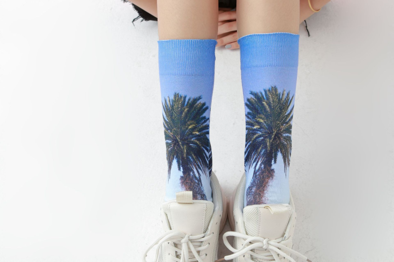 Coastal scenery print socks - Image 3