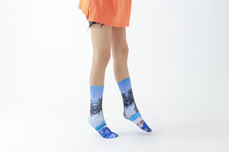 Coastal scenery print socks - Image 4