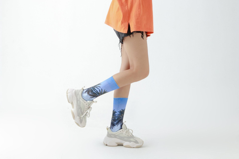 Coastal scenery print socks - Image 6