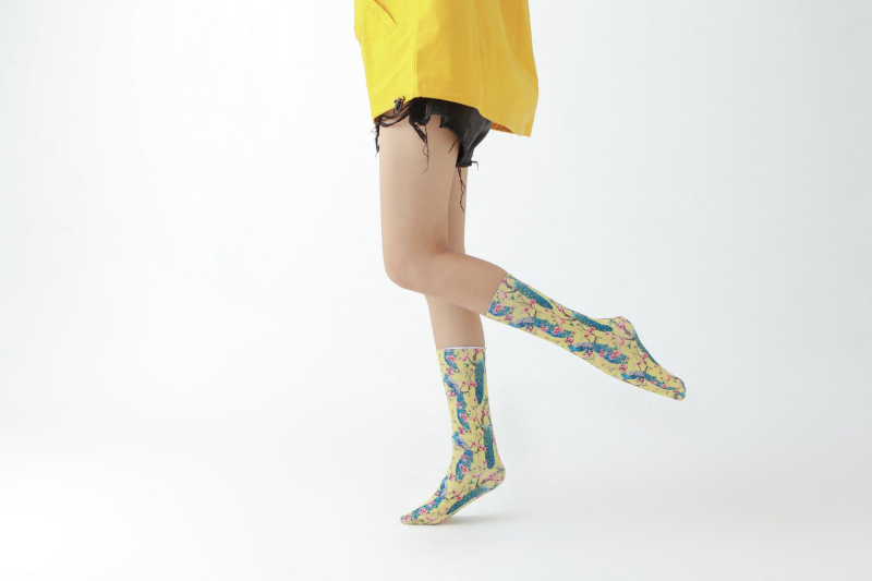 Peacock flower print socks - Image 5