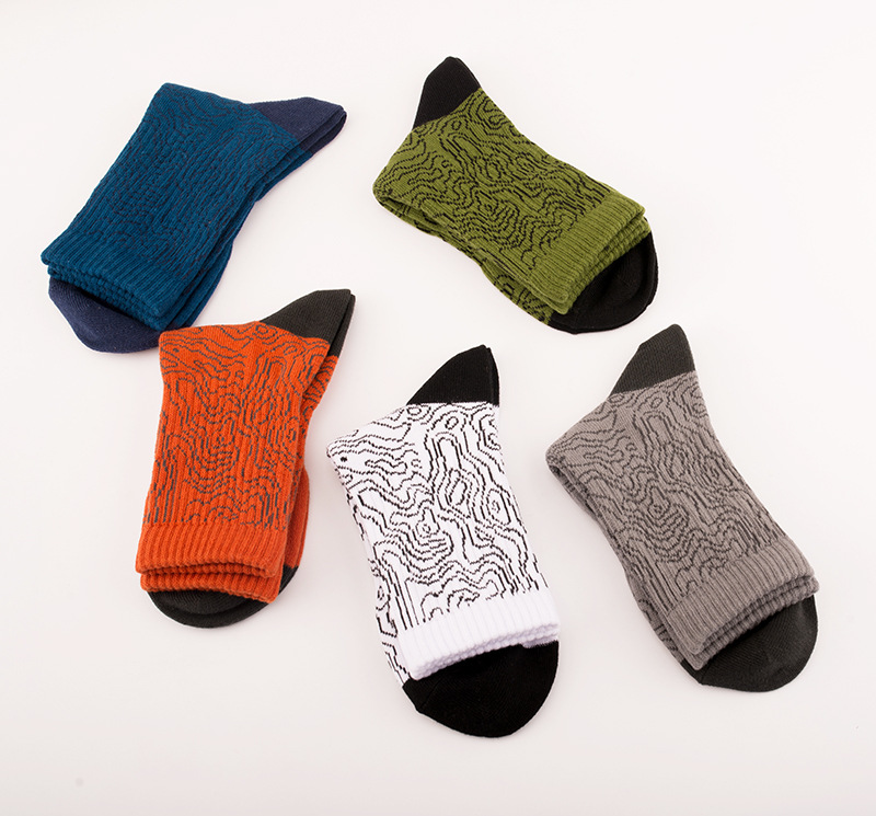 Retro Tide Sports Socks: Korean Fashion Street Skateboard Socks - Image 4