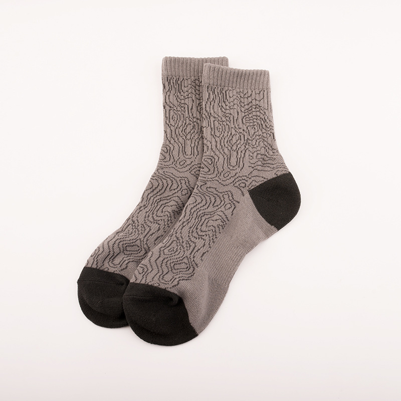Retro Tide Sports Socks: Korean Fashion Street Skateboard Socks - Image 7