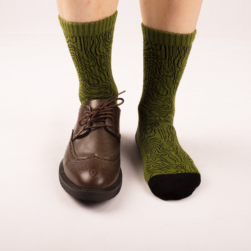 Retro Tide Sports Socks: Korean Fashion Street Skateboard Socks - Image 2