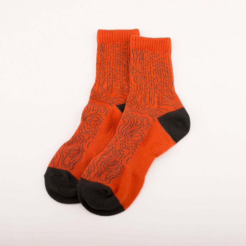Retro Tide Sports Socks: Korean Fashion Street Skateboard Socks - Image 8