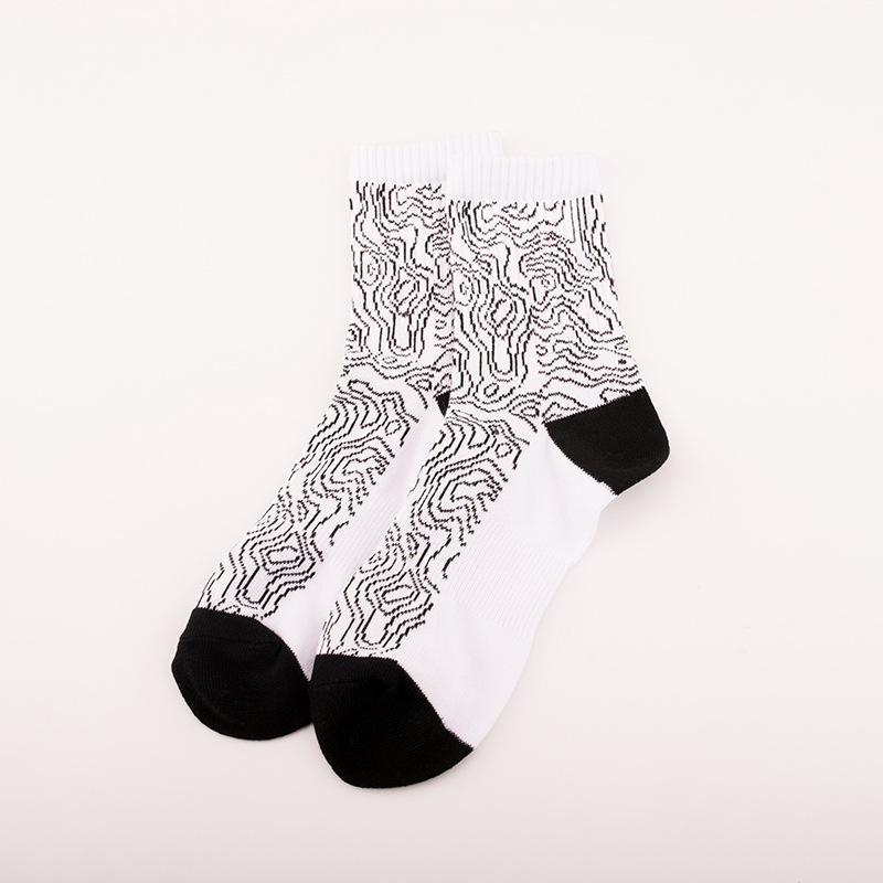 Retro Tide Sports Socks: Korean Fashion Street Skateboard Socks - Image 6