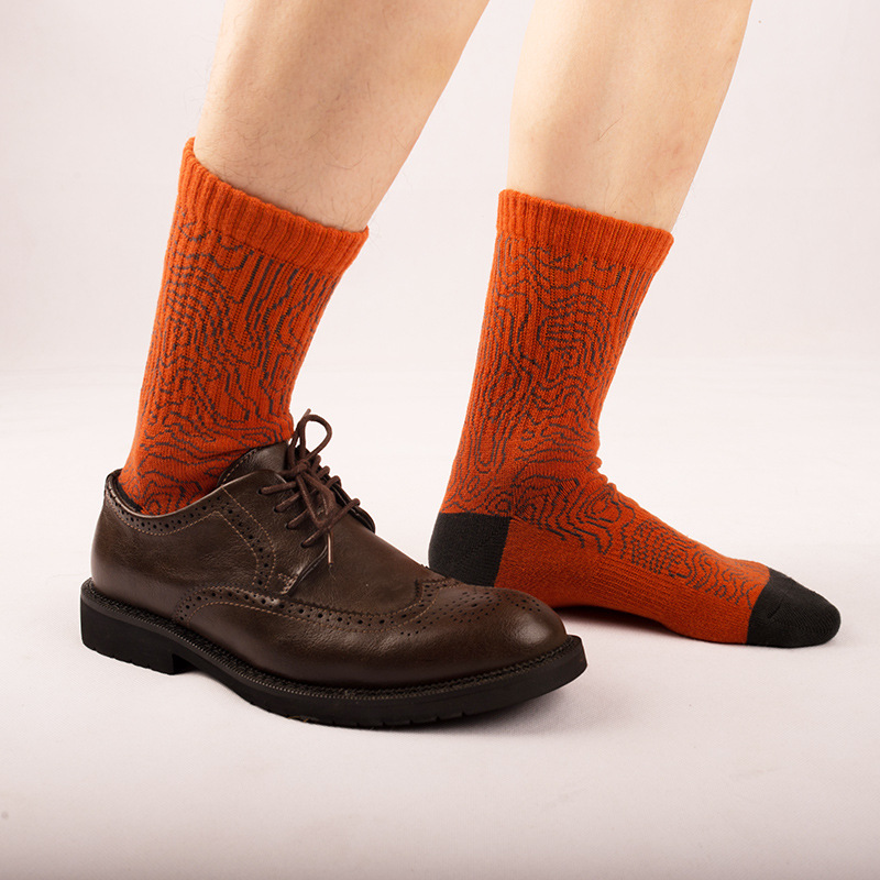 Retro Tide Sports Socks: Korean Fashion Street Skateboard Socks - Image 3