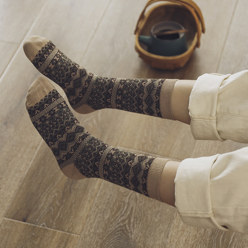 Retro American Combed Cotton Socks: Autumn Winter Ethnic Couple Socks - Image 3