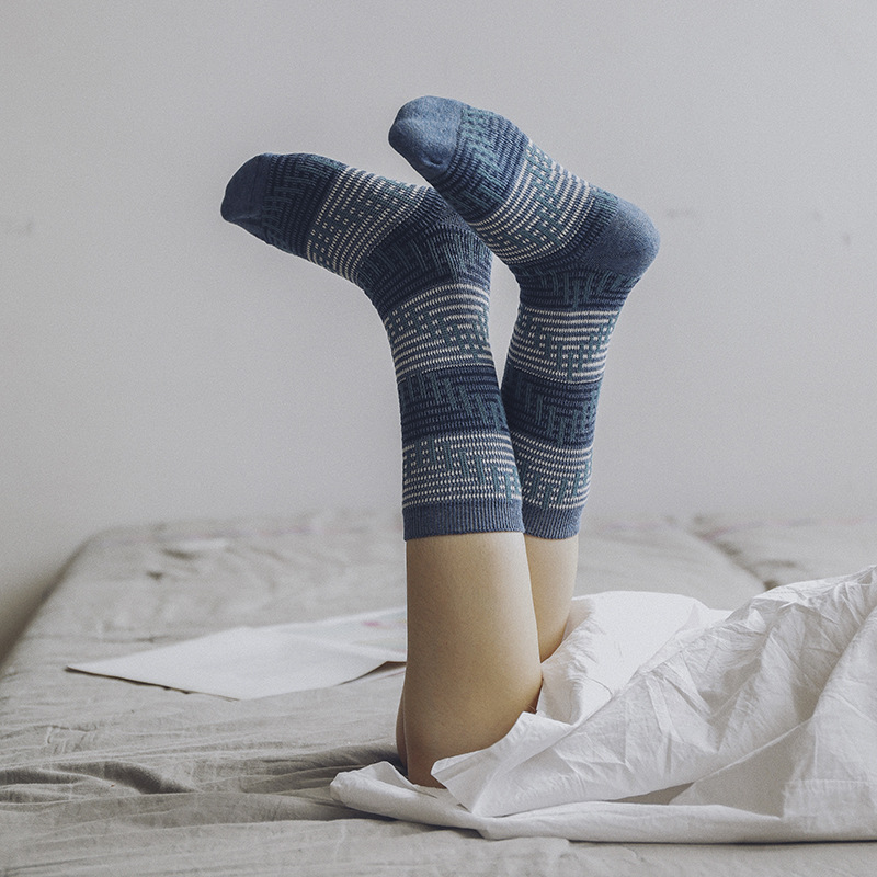 Retro Trendy American Socks: Autumn Winter Combed Cotton Mid-Tube for Men & Women