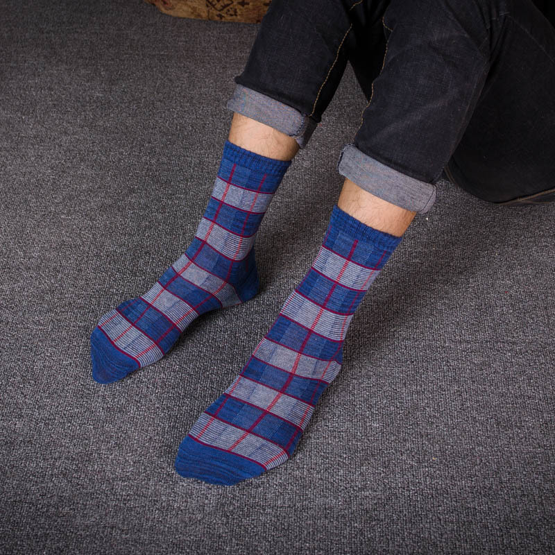 Men's Japanese Checkered Socks: Retro Harajuku Style for Autumn & Winter - Image 2