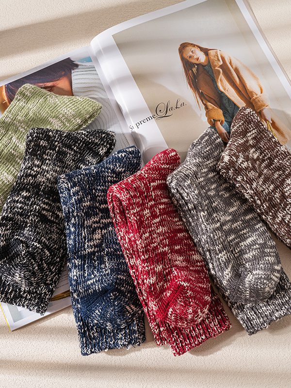 Spot fashion brand socks men's tube socks Japanese thick line retro autumn and winter thick Street head personality sports stockings snowflake socks