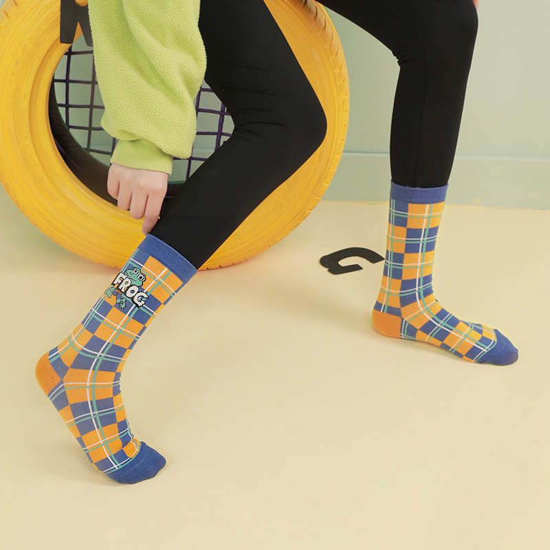 Frog Princess Socks: Cute Plaid Camo Mid-Calf Combed Cotton Couple Socks - Image 5