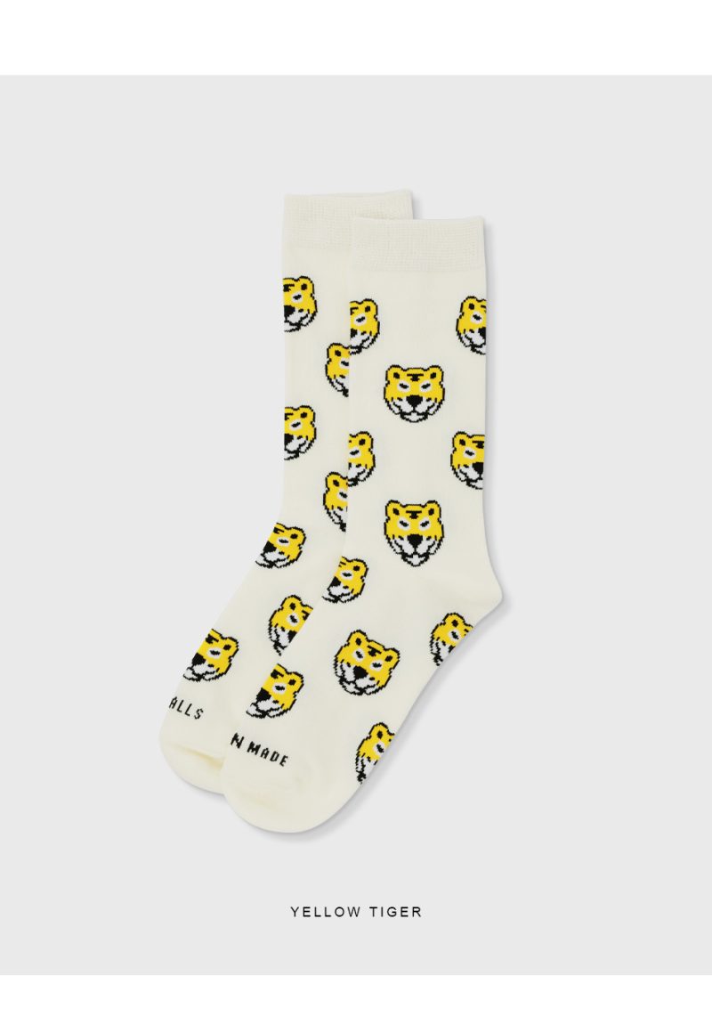 2025 autumn and winter new high quality tide socks mid-calf couple socks ins combed cotton men's socks human closed eyes - Image 8